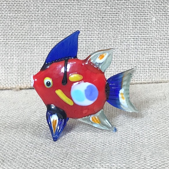 Red Blue Fish Figurine Hand Blown Glass Colorful Kitsch Whimsical Coastal Ocean - Picture 1 of 5